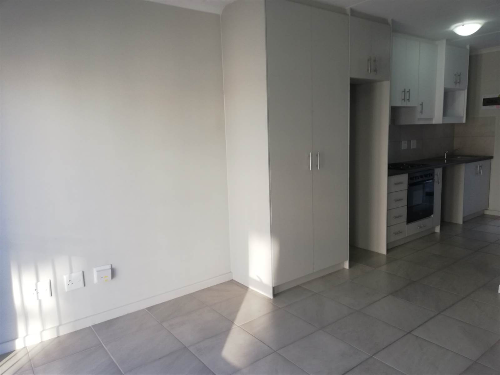 1 Bed Apartment in Paarl photo number 12