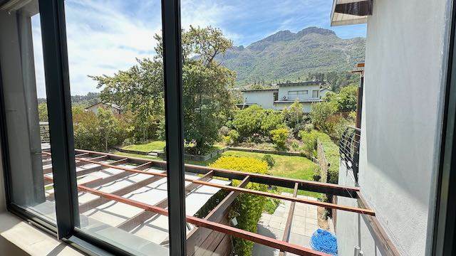 4 Bed House in Hout Bay and surrounds photo number 30