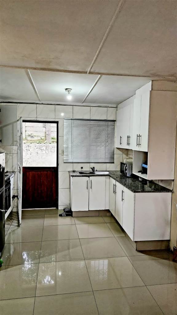 3 Bed House in Kwandengezi photo number 4