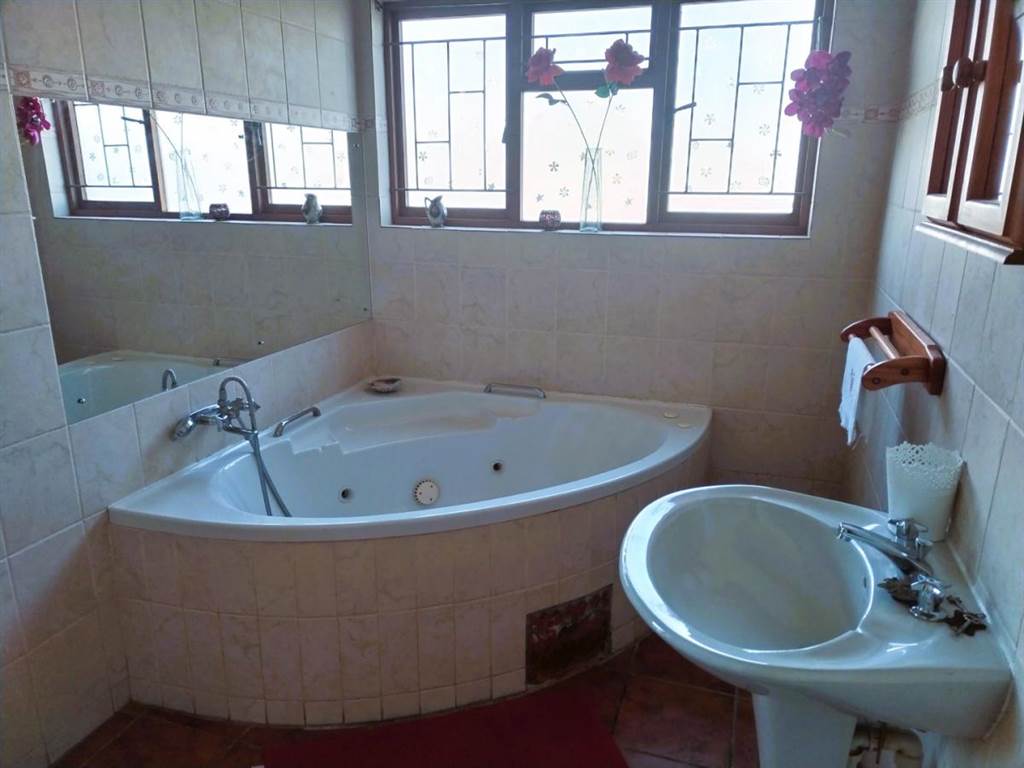 4 Bed House in Bredasdorp photo number 14