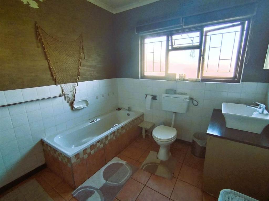 4 Bed House in Bredasdorp photo number 20