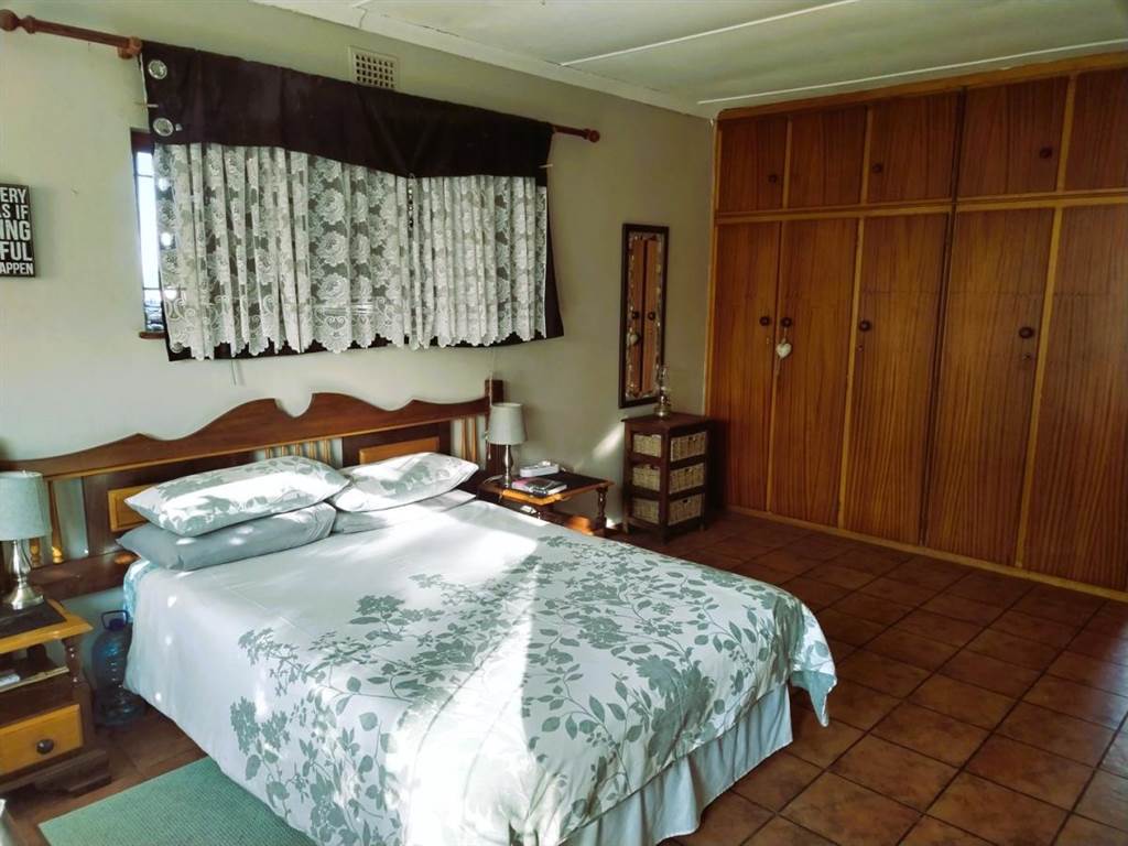 4 Bed House in Bredasdorp photo number 13