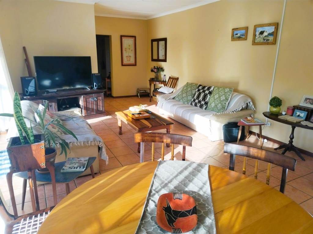 4 Bed House in Bredasdorp photo number 5