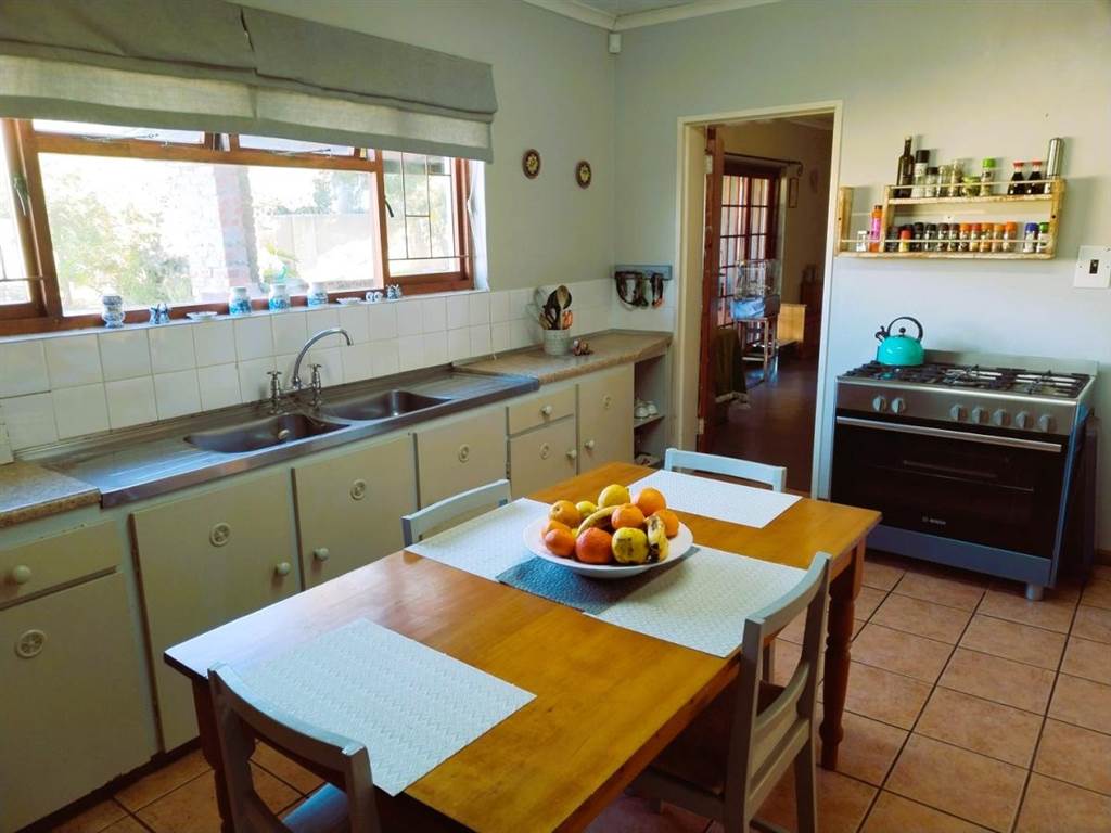 4 Bed House in Bredasdorp photo number 11