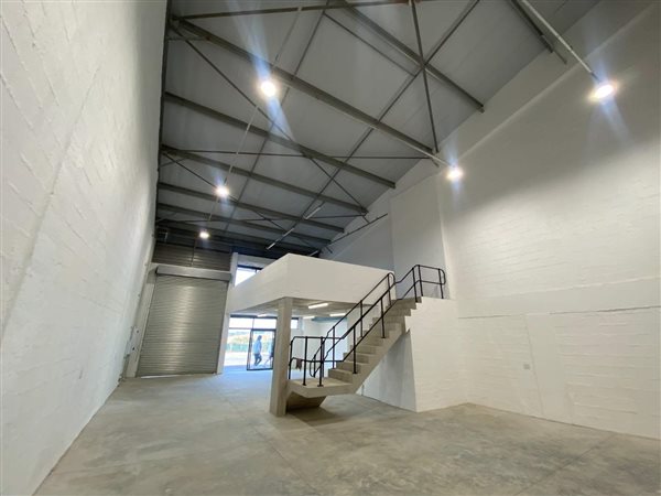 211  m² Industrial space