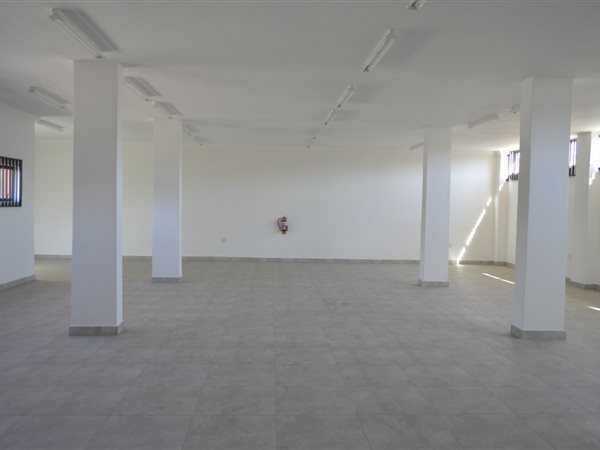 390  m² Commercial space
