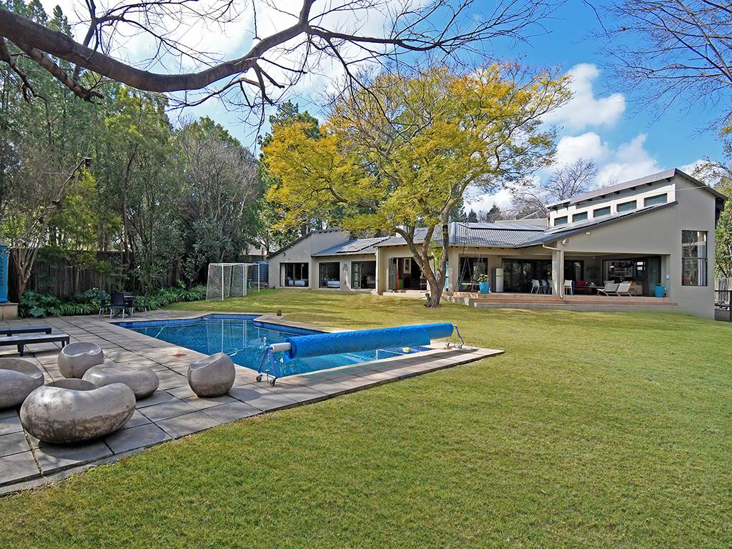 5 Bedroom House 5 Bedroom House