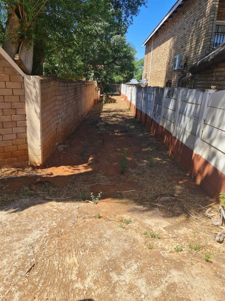 1500 m² Land available in Wilkoppies photo number 3