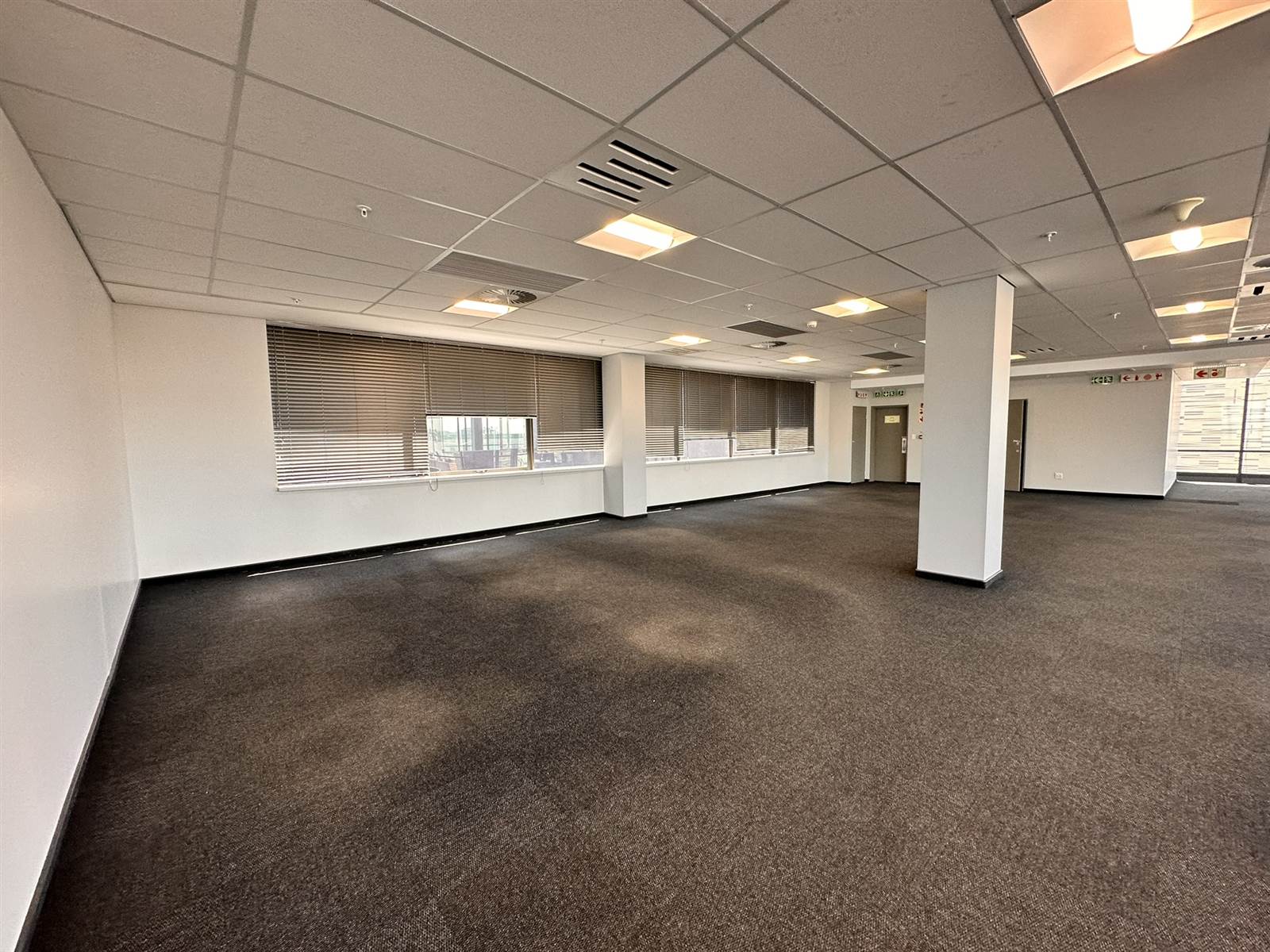 978  m² Commercial space in Rosebank photo number 5