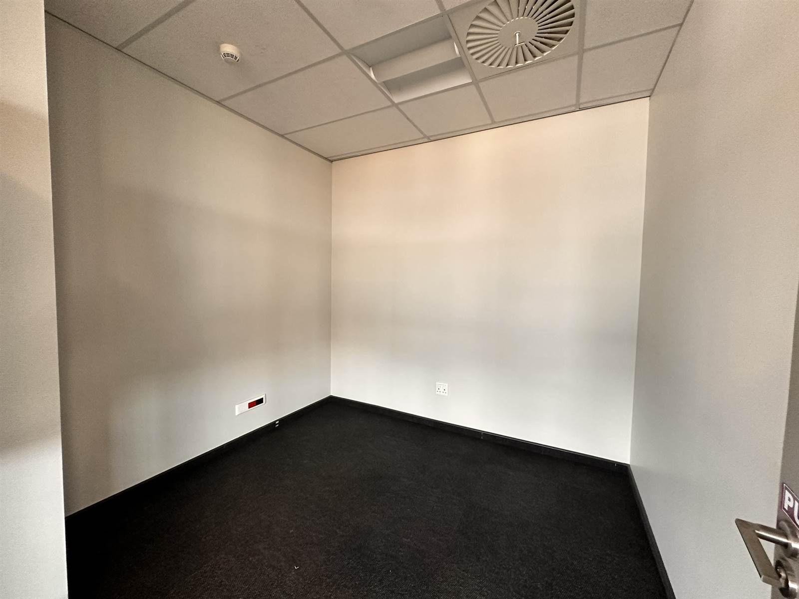 978  m² Commercial space in Rosebank photo number 4