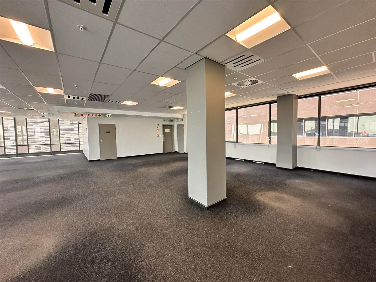 978  m² Commercial space in Rosebank photo number 11