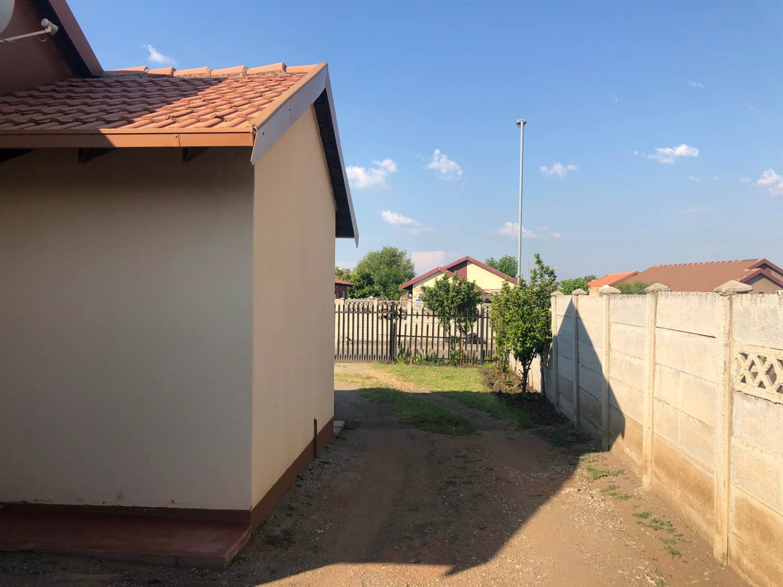 2 Bed House in Rustenburg Rural photo number 3
