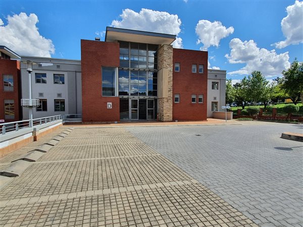 819  m² Commercial space in Bryanston