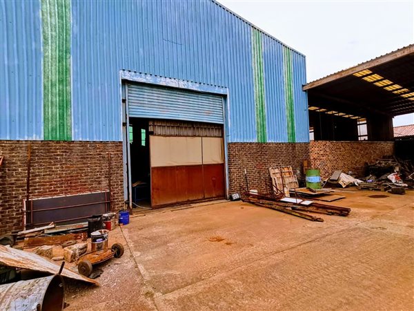 2 400  m² Industrial space