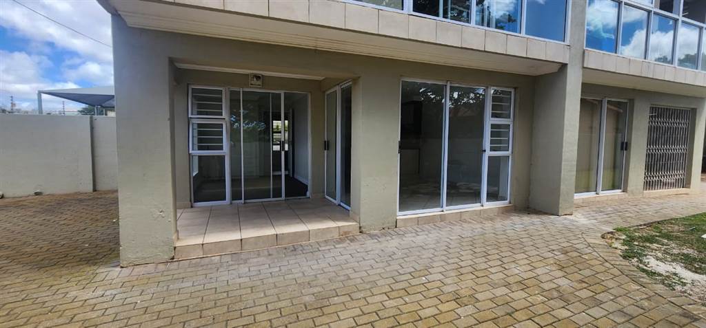 2 Bed Apartment in Jeffreys Bay photo number 10