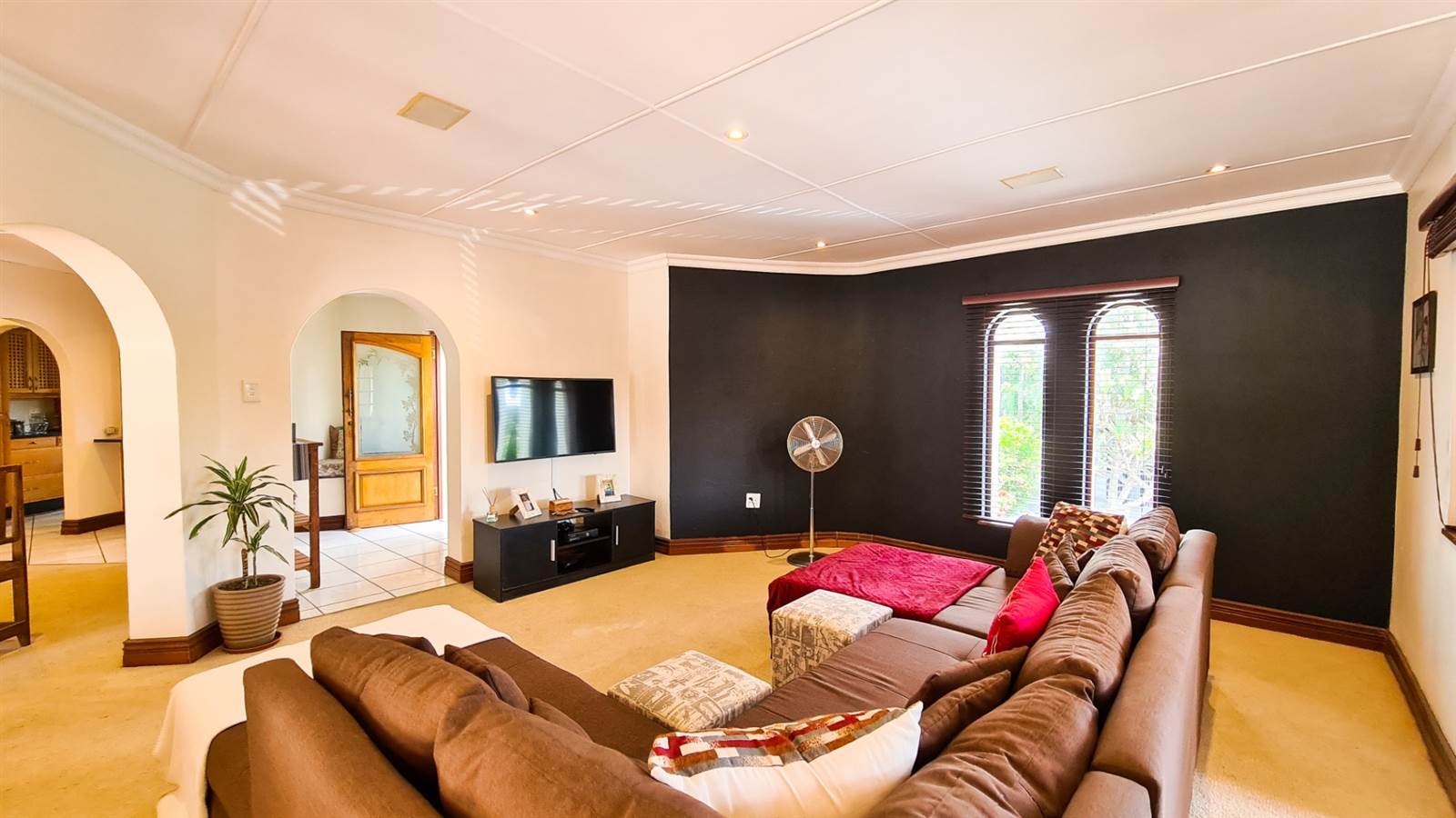 4 Bed House in Beacon Bay photo number 9
