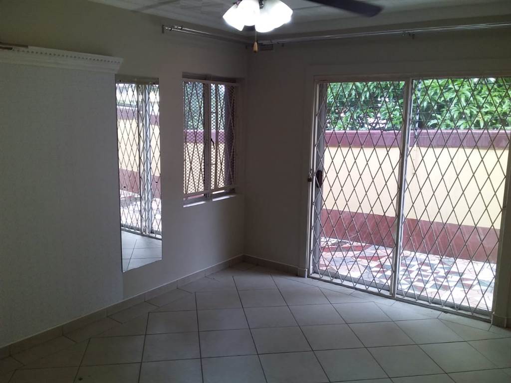 3 Bed House in Stanger Central photo number 6