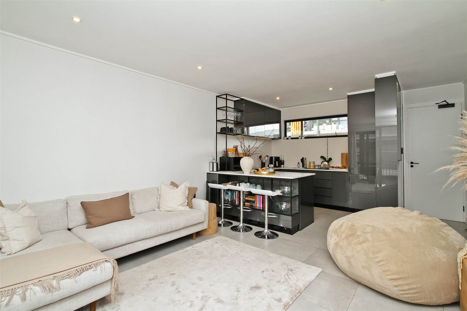 1 Bed Apartment in Hyde Park photo number 5