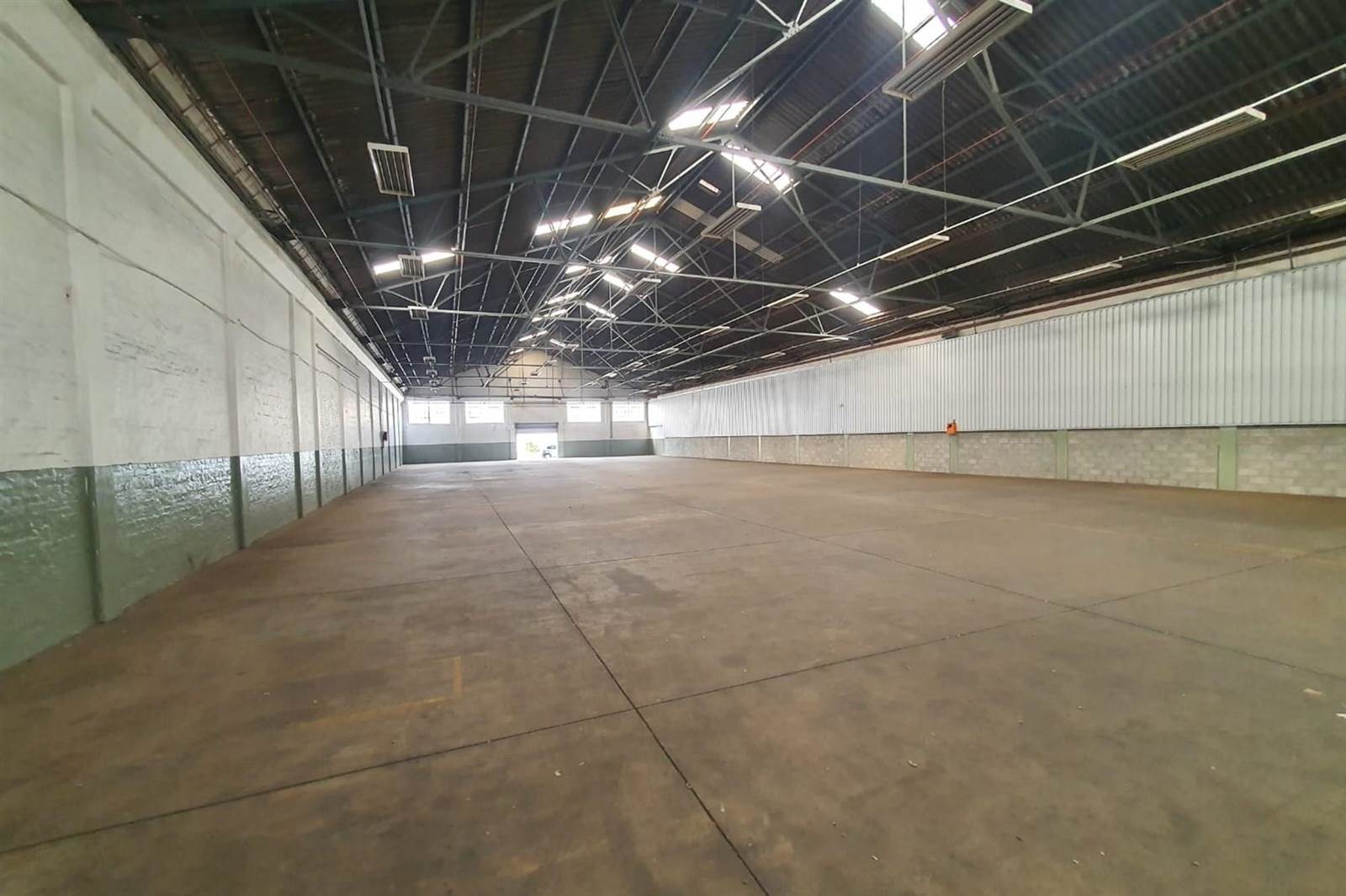 1500  m² Industrial space in Deal Party photo number 3