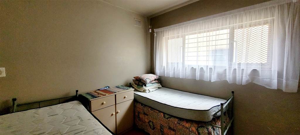 4 Bed House in Uvongo photo number 29