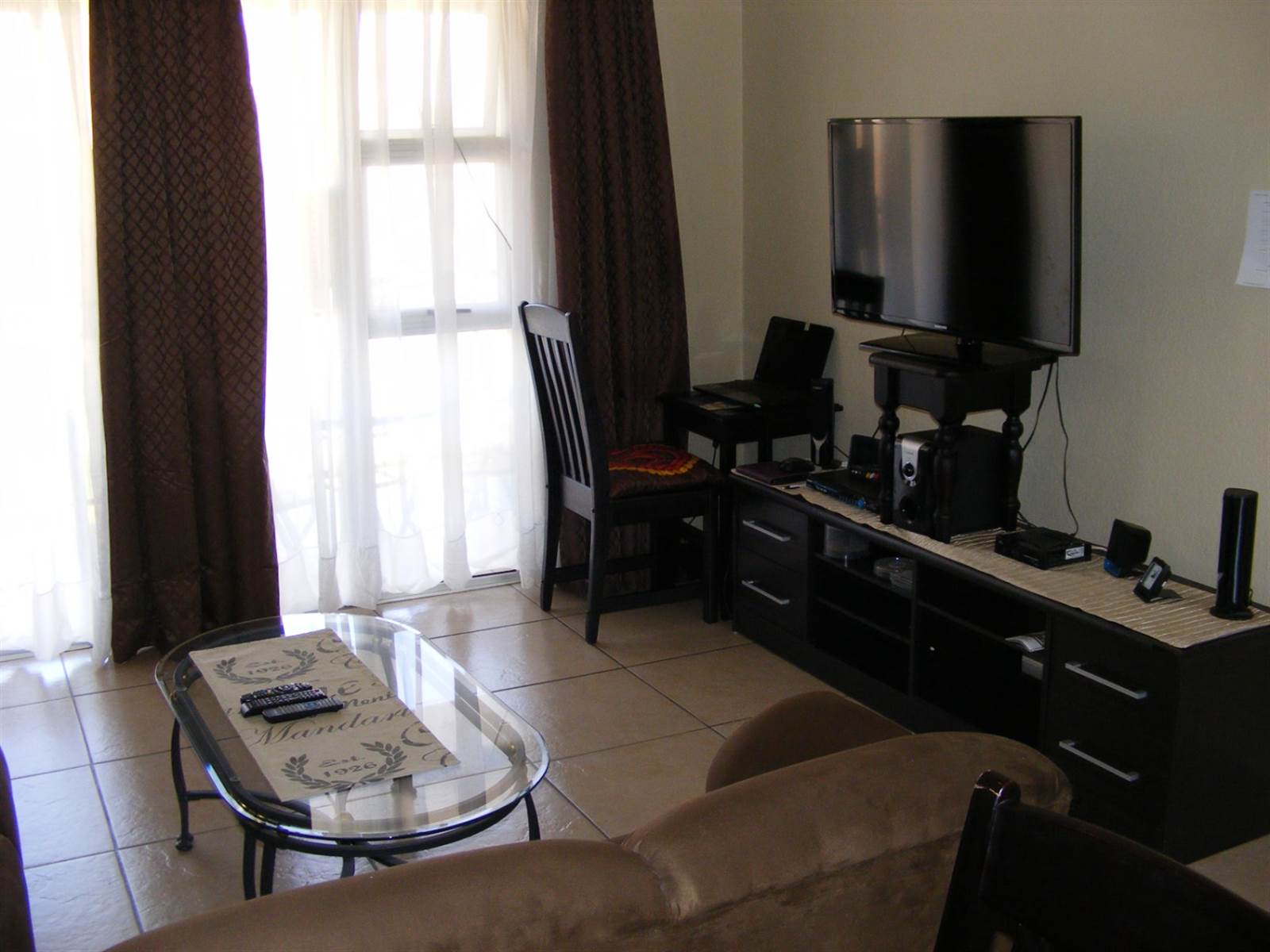 2 Bed Apartment in Lephalale (Ellisras) photo number 8