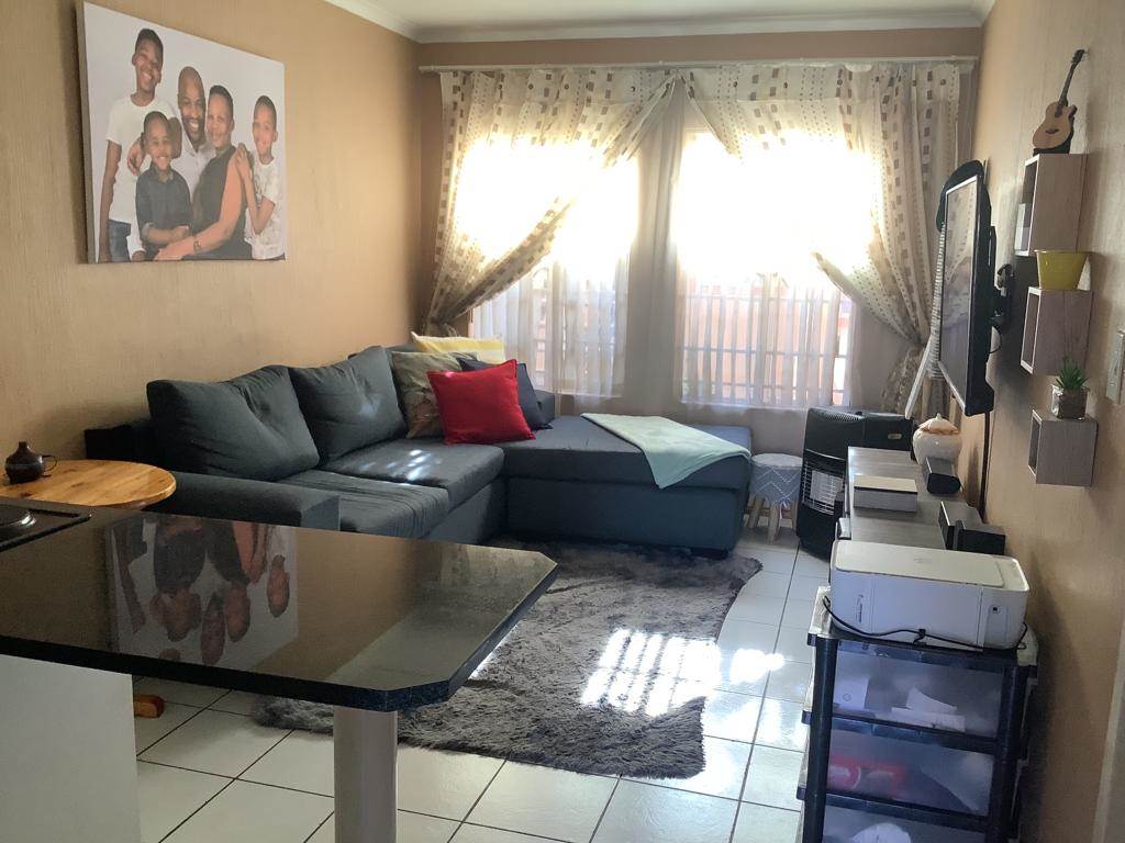 2 Bed Townhouse in Bezuidenhout Valley photo number 9