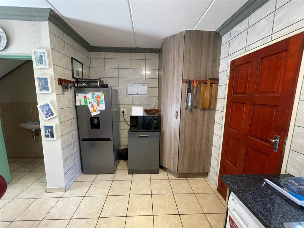 3 Bed Townhouse in Wilgeheuwel photo number 4