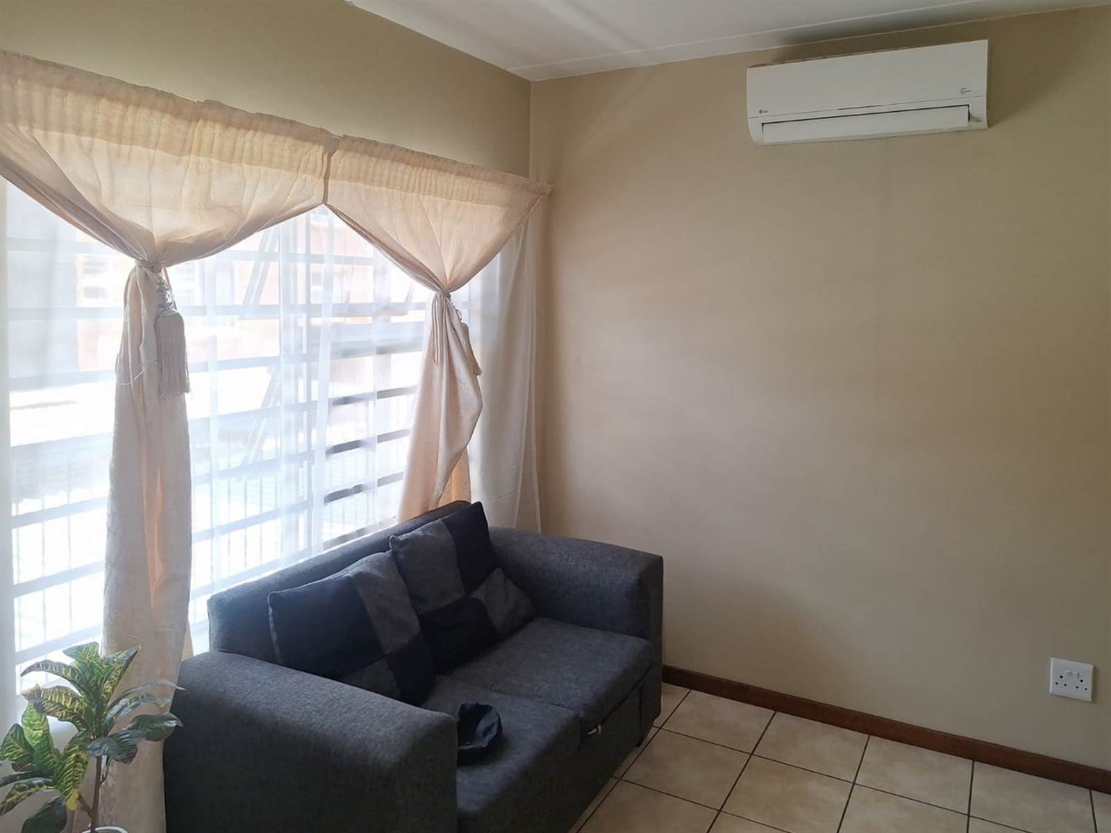 1 Bed Apartment in Potchefstroom Central photo number 5