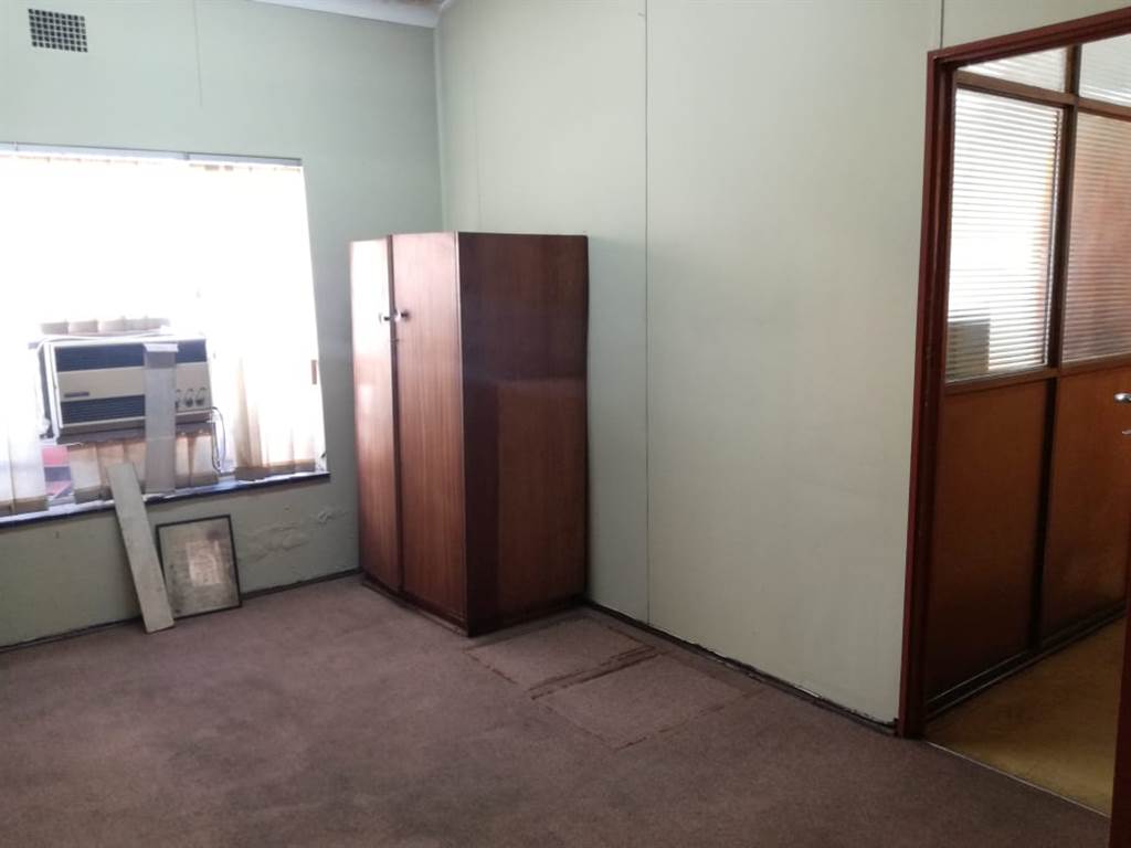 200  m² Office Space in Marshalltown photo number 12