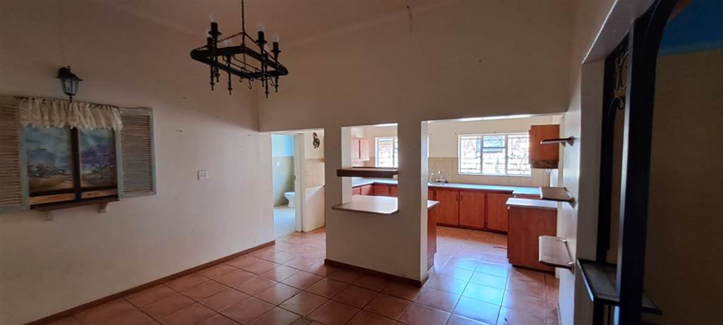 7 Bed House in Louis Trichardt photo number 12