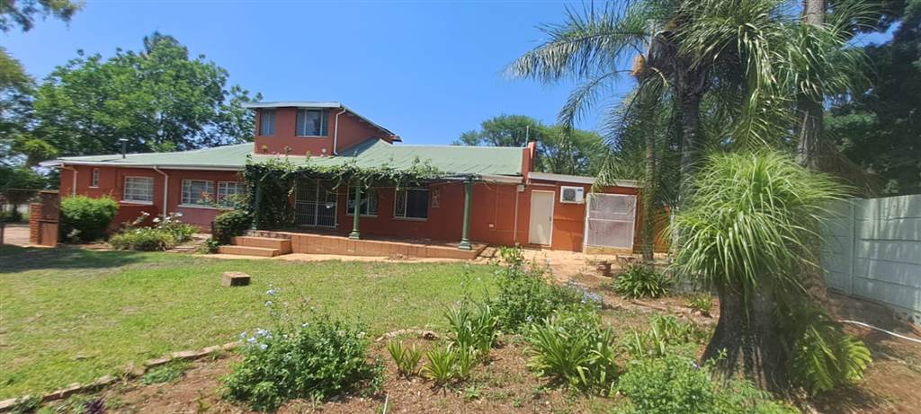7 Bed House in Louis Trichardt photo number 3