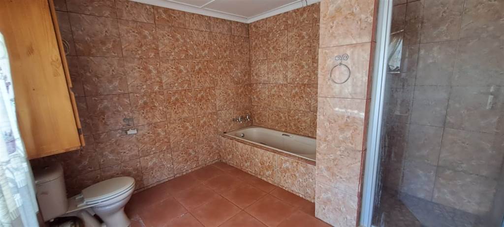 7 Bed House in Louis Trichardt photo number 23