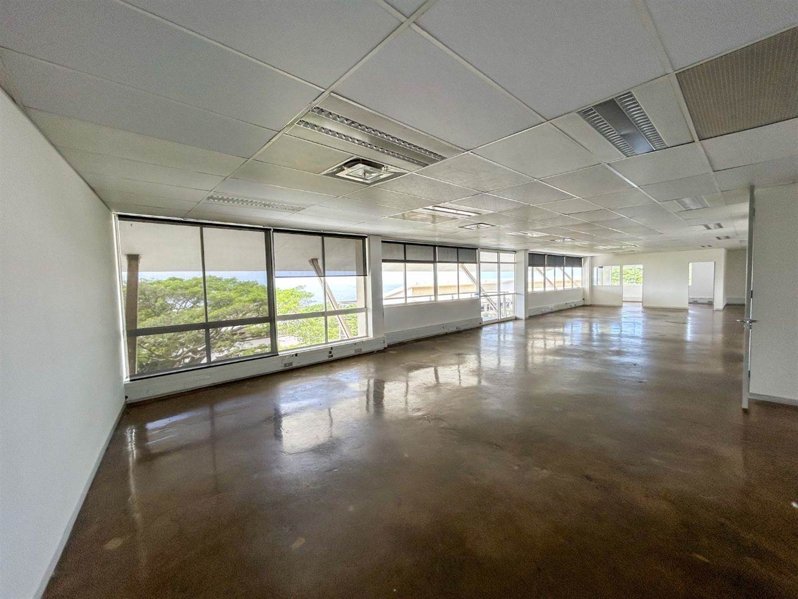 284.5  m² Office Space in La Lucia photo number 1