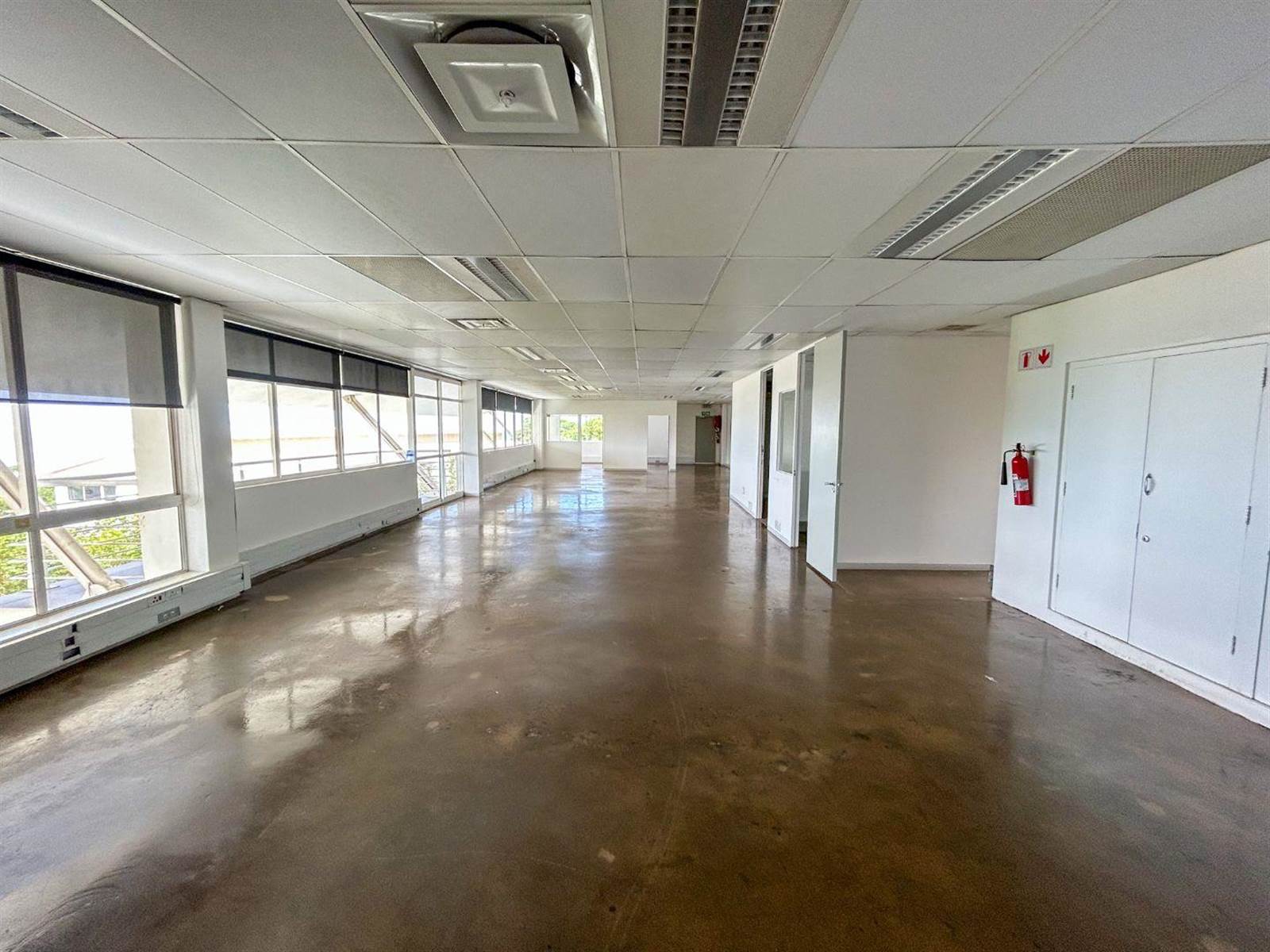 284.5  m² Office Space in La Lucia photo number 5