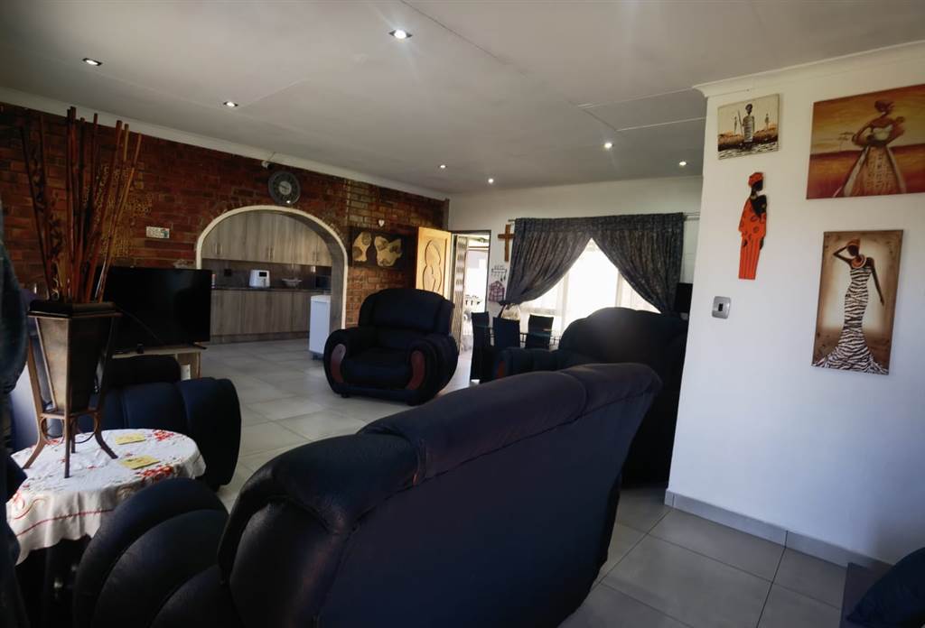 3 Bed House in Brakpan North photo number 7