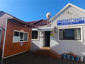6 Bed House in Berea