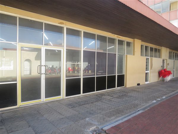 128  m² Commercial space in Strand Central