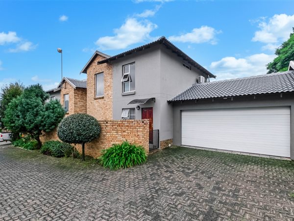 3 Bedroom Townhouse 3 Bedroom Townhouse