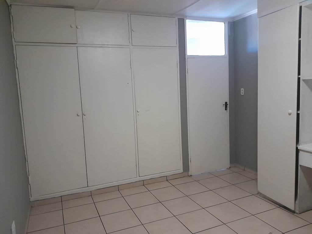 1.5 Bed Flat in Alberton photo number 11
