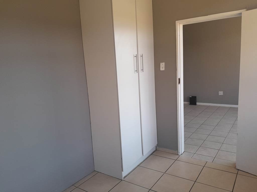 1.5 Bed Flat in Alberton photo number 14