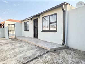 2 Bed House in Molapo