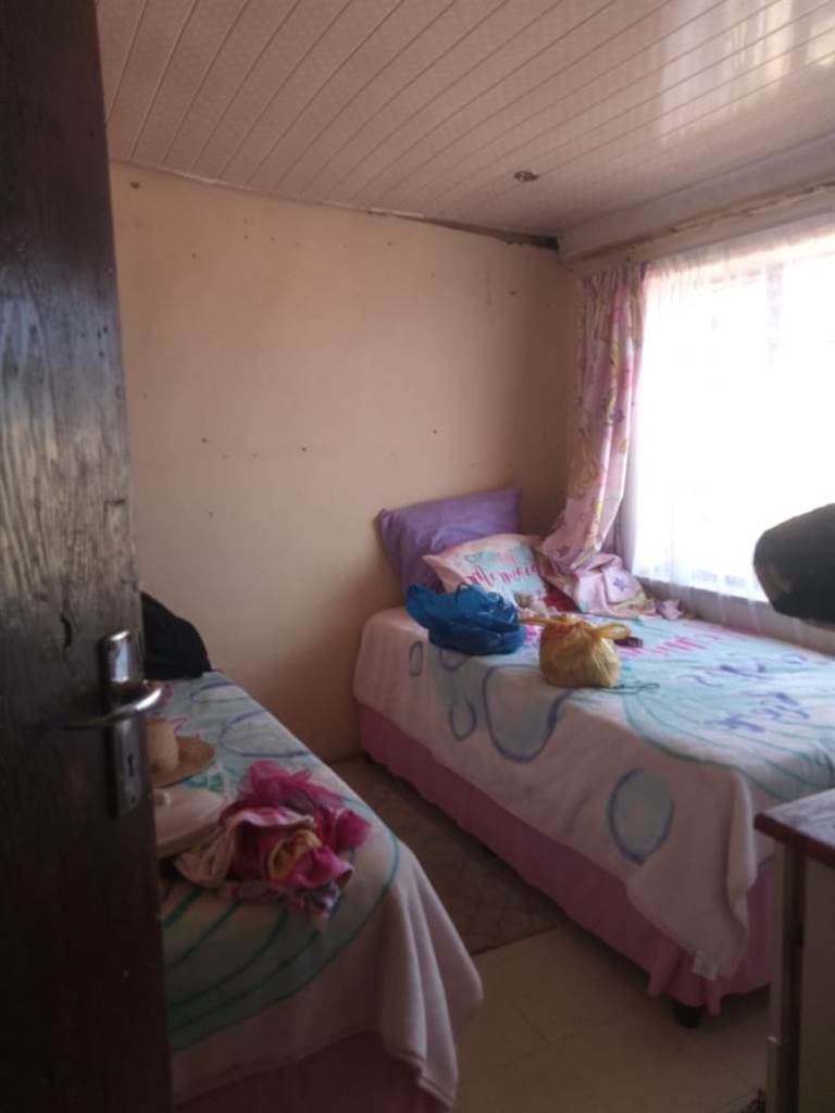 4 Bed House in Sebokeng Zone 11 photo number 8