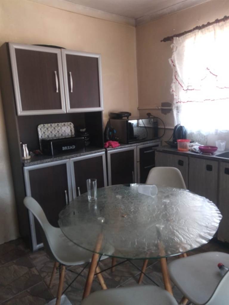 4 Bed House in Sebokeng Zone 11 photo number 4