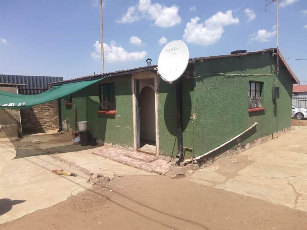 4 Bed House in Sebokeng Zone 11 photo number 2