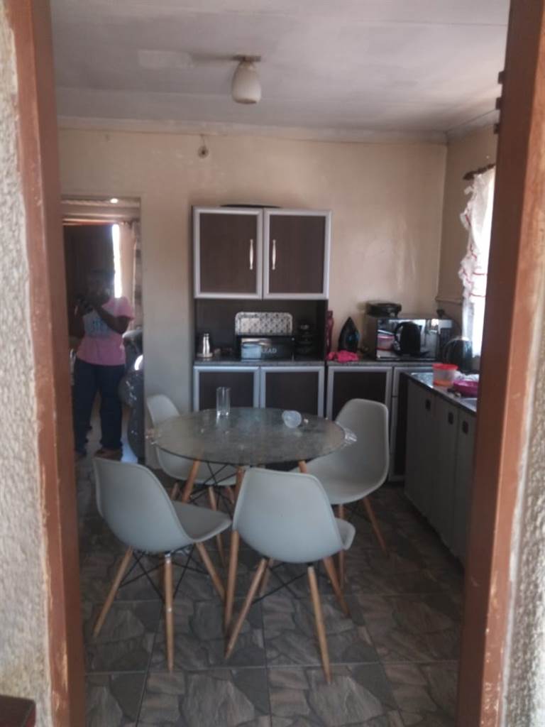 4 Bed House in Sebokeng Zone 11 photo number 6
