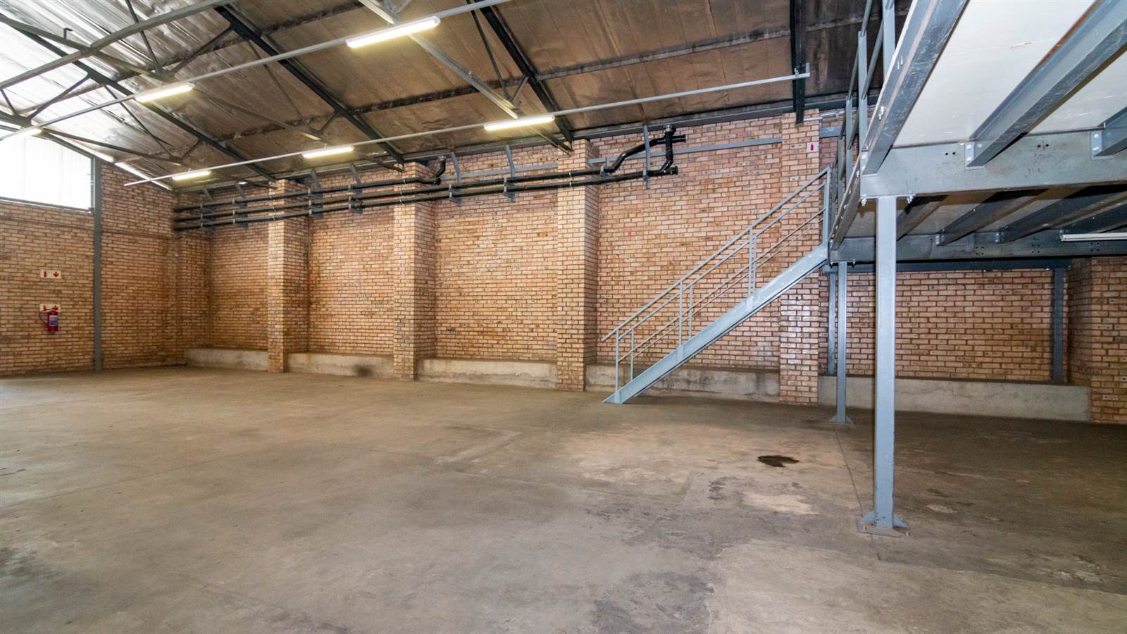 215  m² Industrial space in Wadeville photo number 8