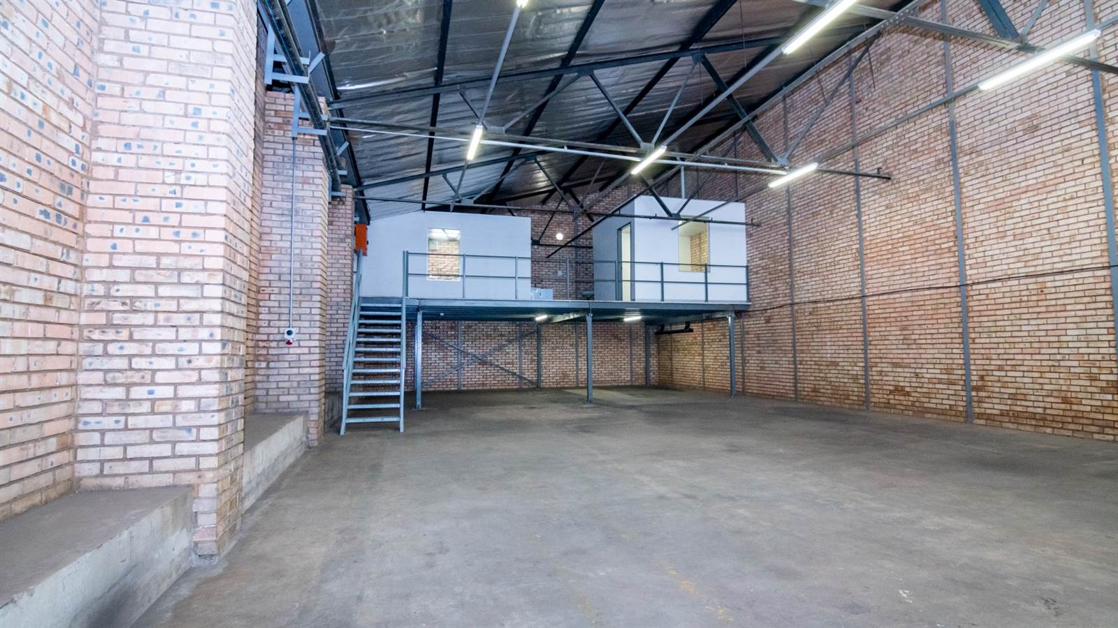 215  m² Industrial space in Wadeville photo number 1
