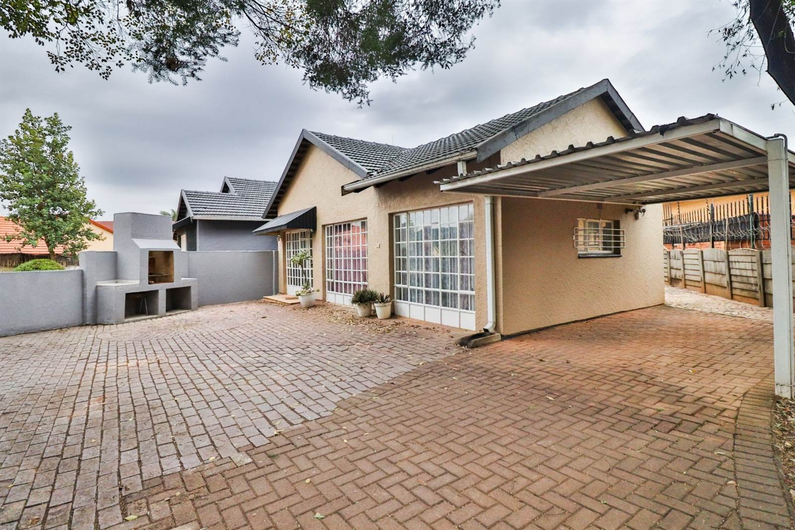 5 Bed House in Glen Marais photo number 16