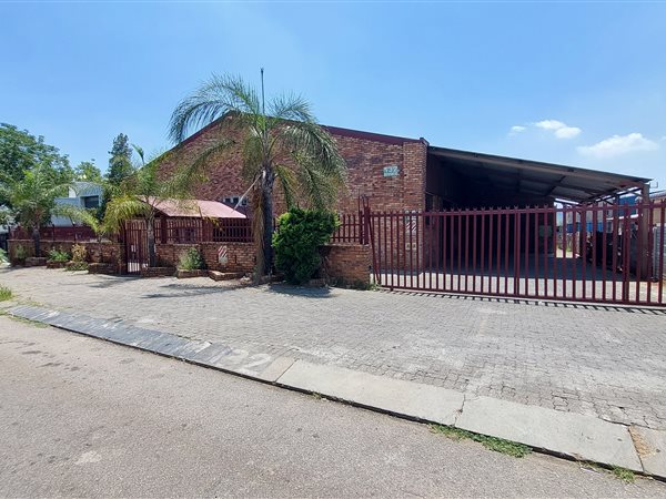 1 350  m² Industrial space