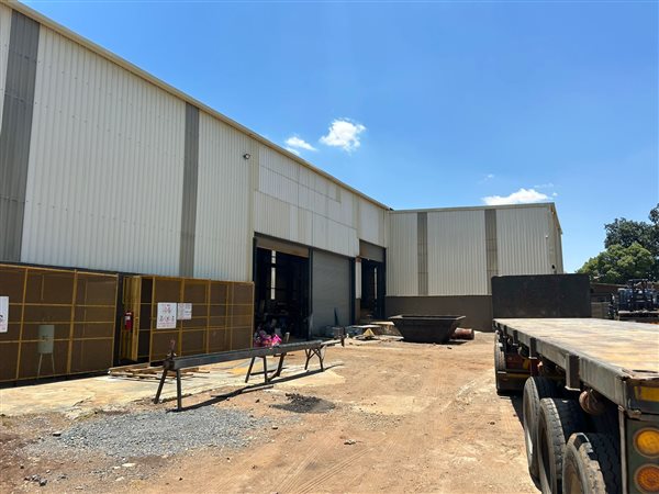 2 300  m² Industrial space